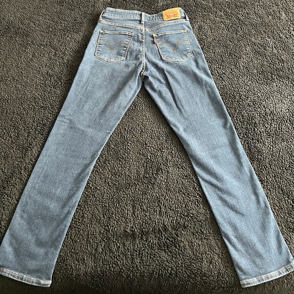 Levi’s Women’s Jeans Classic Mid Rise 6 - Picture 2 of 6